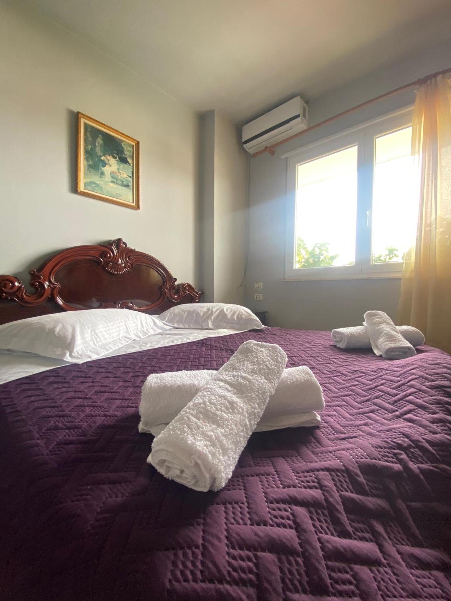 Stay The Night Shkodra Apartment City Centre Eksteriør billede